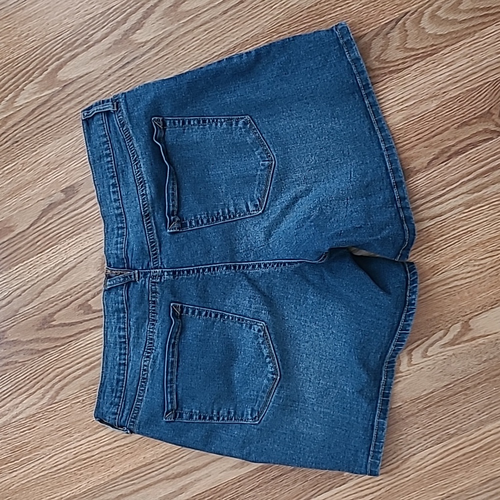 Jessica Simpson Shorts. - Picture 2 of 3
